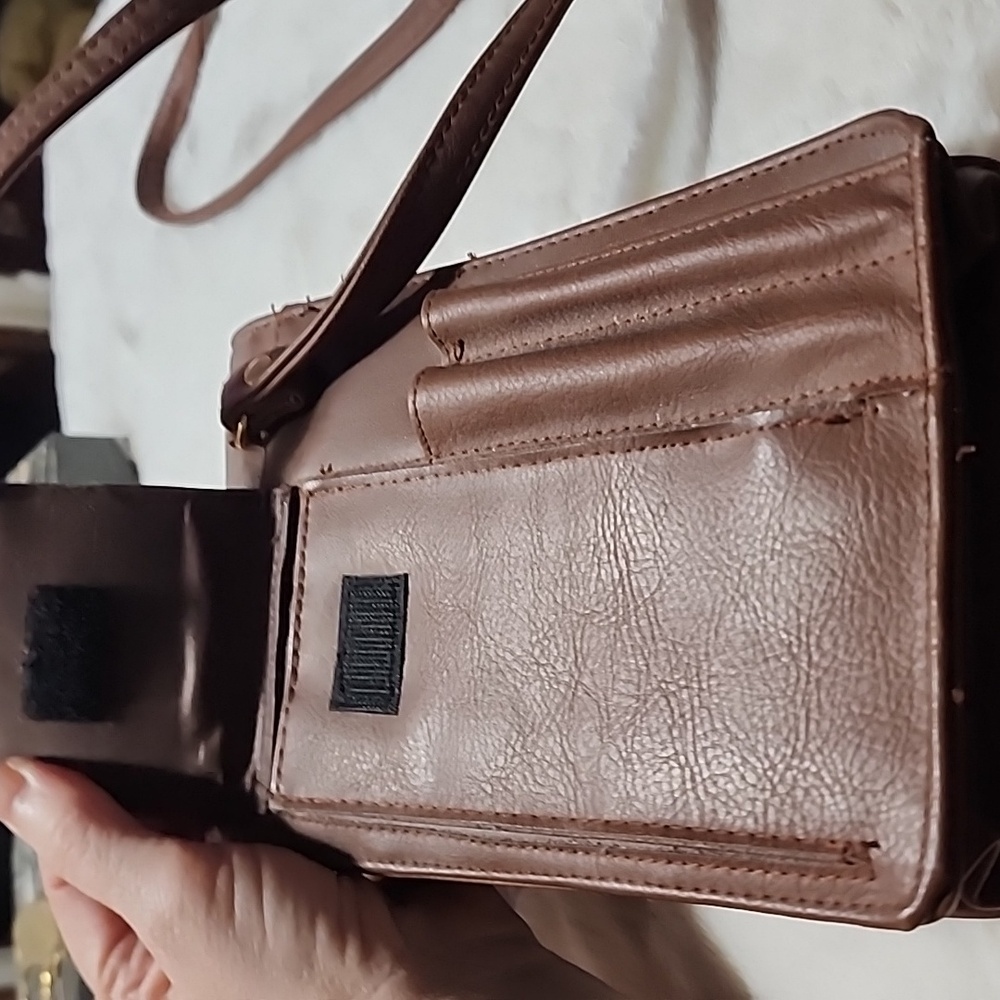 MICHAEL STEVEN'S CROSSBODY EXPANSION BAG. - Picture 6 of 8